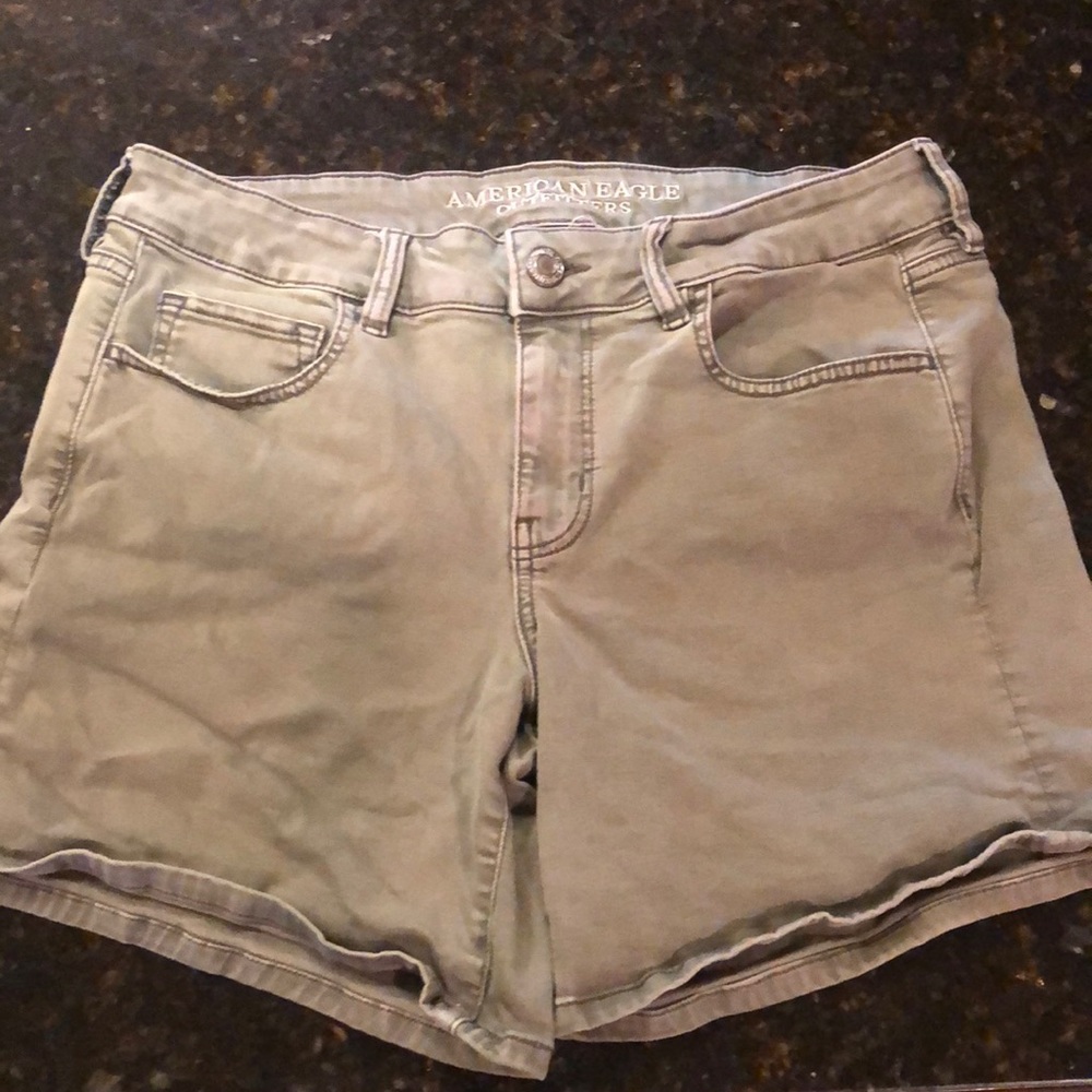 American Eagle green shorts